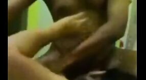 Desi esposa infiel a su amante en un escándalo sexual MMS caliente 2 mín. 40 sec