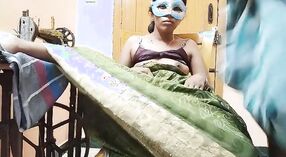 Indyjski kobieta dostaje intymne z jej sąsiad w domowe wideo 2 / min 20 sec