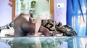 Una joven pareja india se entrega al sexo duro en su video casero 2 mín. 50 sec