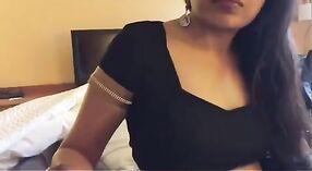 高清视频的Desi Indian Bhabhi带有大胸部沉迷于家庭性爱的视频 0 敏 0 sec