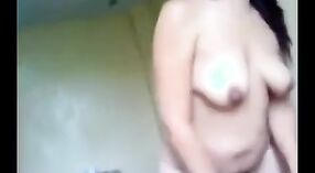 Rekaman seks beruap Desi bhabhi dengan vaginanya yang basah 3 min 20 sec