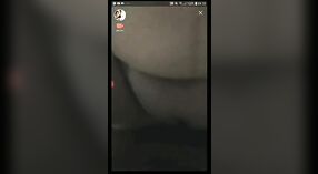 Gadis India gemuk menikmati tenggorokan dalam di kamera langsung 15 min 30 sec