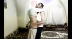 La vidéo du scandale sexuel d'un couple indien présente un couple nu à Delhi 0 minute 40 sec