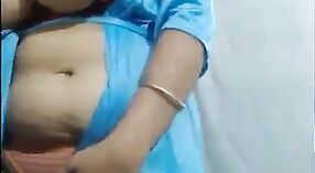 Hot India bibi nuduhake mati dheweke jinis skills karo vibrator lan kawin dildo ing kamera 2 min 00 sec