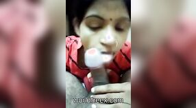 Kijk hoe een minderjarige bhabha een geweldige deepthroat geeft in deze Indiase seksscène 3 min 00 sec