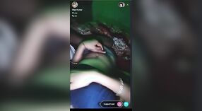 En este video casero de primer plano, un hombre se aprovecha de una mujer india Desi para su propio placer sexual 3 mín. 10 sec