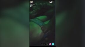 Neste vídeo caseiro em close-up, um homem tira proveito de uma mulher indiana Desi para seu próprio prazer sexual 4 minuto 00 SEC