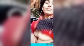 Pakistańska dziewczyna Paki Desi pyszni się swoim ogromnym ciałem w gorącym wideo 1 / min 50 sec
