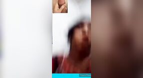Pakistańska dziewczyna Paki Desi pyszni się swoim ogromnym ciałem w gorącym wideo 2 / min 40 sec