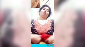 Pakistanlı kız Pakistanlı Desi ateşli bir video görüşmesinde büyük vücudunu sergiliyor 3 dakika 30 saniyelik