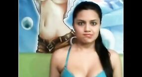 印度女友与加尔各答视频中的大胸部和手指混蛋 0 敏 0 sec