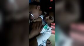 Une adolescente bangla aux gros seins fait une pipe sensuelle à son collègue MMC 0 minute 0 sec