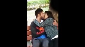 Busty piękna z Delhi dostaje Sex oralny na ukrytą kamerę 0 / min 0 sec