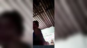 देसी पत्नी एक लाइव वयस्क वीडियो के साथ उसके प्रेमी में एक गर्म और भाप से भरा सत्र 2 मिन 10 एसईसी