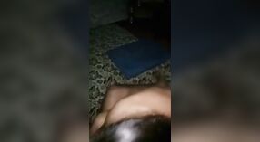 Pakistanlı karısı ile bir tam kıllı kedi pozlar için bir XXX video 3 dakika 00 saniyelik