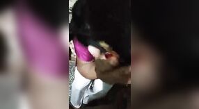 Desi bhabhi recebe dela bichano fingered e fodido de amigos em viver vídeo 1 minuto 40 SEC