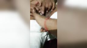 Desi bhabhi recebe dela bichano fingered e fodido de amigos em viver vídeo 7 minuto 00 SEC