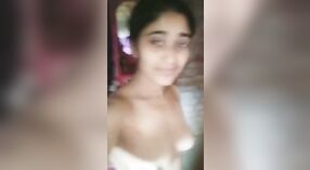 Desi妻子在热视频中炫耀她的裸体摆姿势技巧 0 敏 0 sec