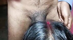 Desi Moglie Dà un Sciatta Pompino a un Uncircumcised Cazzo 7 min 50 sec