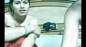 India bhabhi y cowgi disfrutar de vapor de sexo en casa en la webcam 0 mín. 0 sec