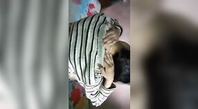 Indyjska żona Dehati pobiera jej pussy fucked w wiosce 0 / min 0 sec