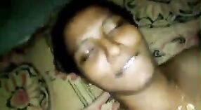Schlampiger Blowjob von einer tamilischen hottie im indischen pornovideo 2 min 50 s