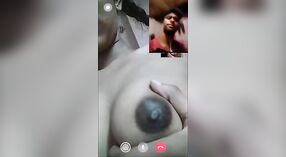 Una impresionante mujer india de Bangladesh Desi realiza un striptease seductor en este video de sexo en bengalí 4 mín. 20 sec