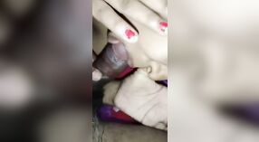 Istri memberikan kenikmatan oral dan kemudian membuat vaginanya ditumbuk dengan gaya doggy 2 min 30 sec