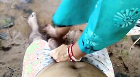 Viagem em família a Uttarakhand: Meia-irmã com um grande rabo é fodida com força 3 minuto 40 SEC