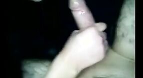 Une vidéo de sexe indienne mature présente une lycéenne chaude faisant une pipe incroyable à son petit ami d'université 4 minute 00 sec