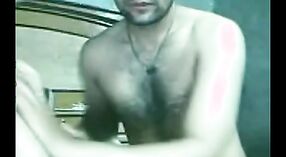 Show de webcam de Desi bhabhi con un amante negro para que disfruten sus fans 1 mín. 20 sec