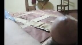 দেশি ইন্ডিয়ান মিলফ একটি বাষ্পীয় অশ্লীল ভিডিওতে নেমে এবং নোংরা 1 মিন 20 সেকেন্ড