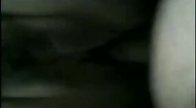 দেশী মমি এই বাষ্পীয় ভিডিওতে তার প্রতিবেশীর সাথে নীচে নেমে গেলে এবং নোংরা 2 মিন 50 সেকেন্ড