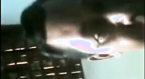 দেশী মমি এই বাষ্পীয় ভিডিওতে তার প্রতিবেশীর সাথে নীচে নেমে গেলে এবং নোংরা 3 মিন 30 সেকেন্ড
