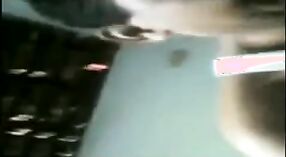 দেশী মমি এই বাষ্পীয় ভিডিওতে তার প্রতিবেশীর সাথে নীচে নেমে গেলে এবং নোংরা 3 মিন 40 সেকেন্ড