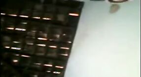 দেশী মমি এই বাষ্পীয় ভিডিওতে তার প্রতিবেশীর সাথে নীচে নেমে গেলে এবং নোংরা 3 মিন 50 সেকেন্ড
