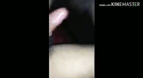 Bengalis haariges Muschi-porno-video aus der ersten person 0 min 0 s