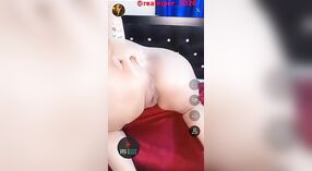 Lớn Boobs Desi cô gái flaunts cô ấy saggy tits trong này sống MMC video 5 tối thiểu 40 sn