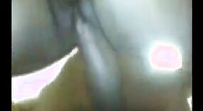 La nouvelle vidéo porno webcam d'une tante indienne filmée par son conjoint avec des scènes de sexe intenses 3 minute 10 sec