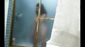 털이 인도 여자 을 얻 손가락 고 놀리 에 이 샤워기 2 최소 50 초