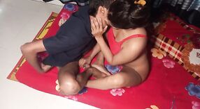 Sensual porno MMC con una pareja india caliente que practica sexo duro 1 mín. 50 sec
