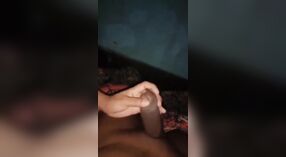 Bhabhi Desi memberikan blowjob yang menakjubkan untuk kontol besar di depan pemirsa MMS 1 min 40 sec