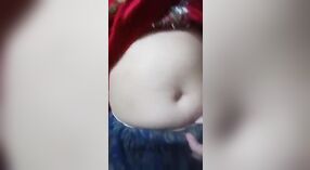 パキスタンの妻は角質を迎え、自撮りで彼女の丸いおっぱいと大きな乳首を見せびらかします 0 分 0 秒