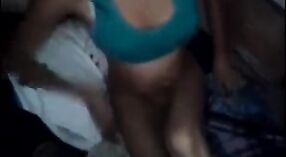 В любительском порно видео милфы Дези показан секс с утечкой MMS 0 минута 40 сек