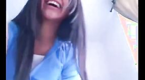 Indiano collegio studente Alisha prende fingered e scopata in softcore video 2 min 00 sec