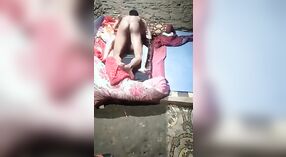 Une indienne se fait pilonner par un partenaire cachemiri XXX dans une vidéo desi mms 2 minute 40 sec