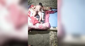 Mujer india es golpeada por un compañero XXX de Cachemira en un video desi mms 2 mín. 50 sec
