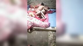 Indyjski kobieta dostaje waliło przez Kashmiri XXX partner w desi mms wideo 0 / min 30 sec