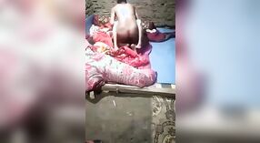 Mujer india es golpeada por un compañero XXX de Cachemira en un video desi mms 0 mín. 50 sec