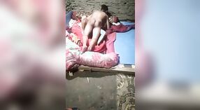 Indyjski kobieta dostaje waliło przez Kashmiri XXX partner w desi mms wideo 1 / min 00 sec